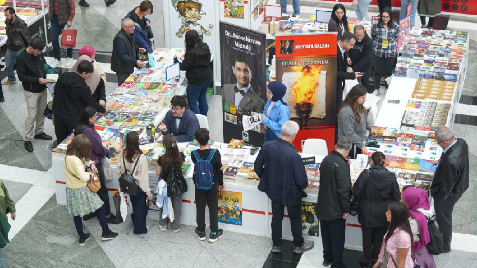 22. Ankara Kitap Fuarı’nda ziyaretçi yoğunluğu yaşandı