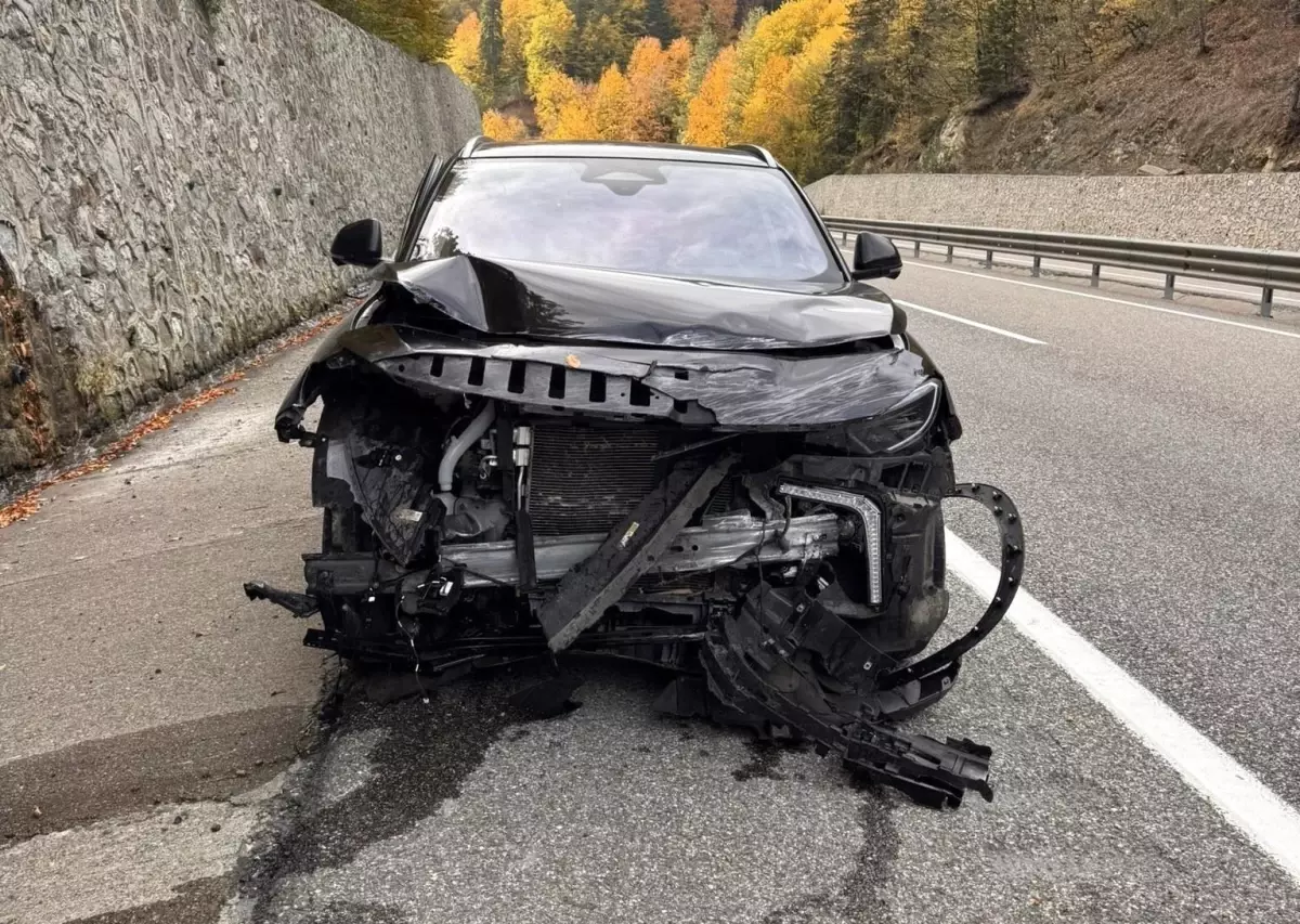 Bolu’da Elektrikli Otomobil Kazası: Sürücü Yaralanmadı