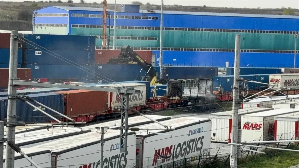 Küçükçekmece’de Konteyner Yangını