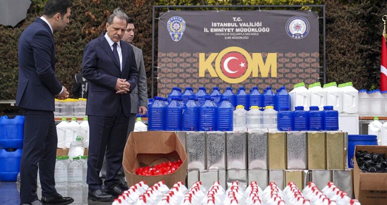 3-ilde-sahte-icki-operasyonu-45-bin-litre-alkol-ele-gecirildi-5-tutuklama-i6ur5O4x.jpg