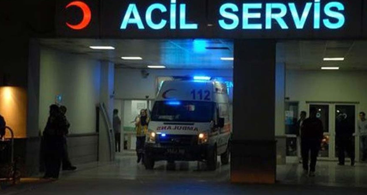 Servis aracıyla kamyonet çarpıştı, 14 yaralı