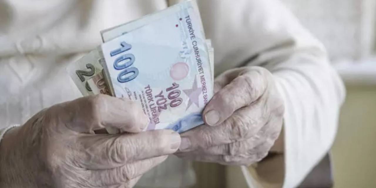en-dusuk-emekli-ayliginda-yasal-duzenleme-riski-gozler-tbmmde-CHnCUYPX.jpg
