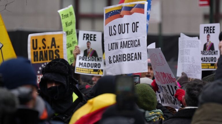 new-yorktaki-durusma-oncesi-maduro-ve-esinin-serbest-birakilmasi-icin-protesto-duzenlendi-xmDwF5dp.jpg