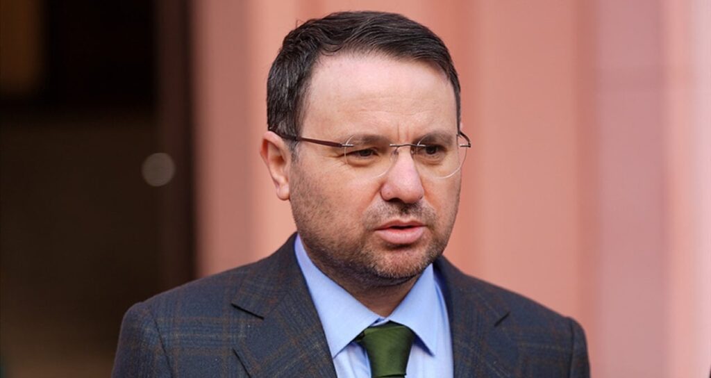 bakan-gurlekten-faili-mechul-cinayetlerle-ilgili-aciklama-OKj4jWwl