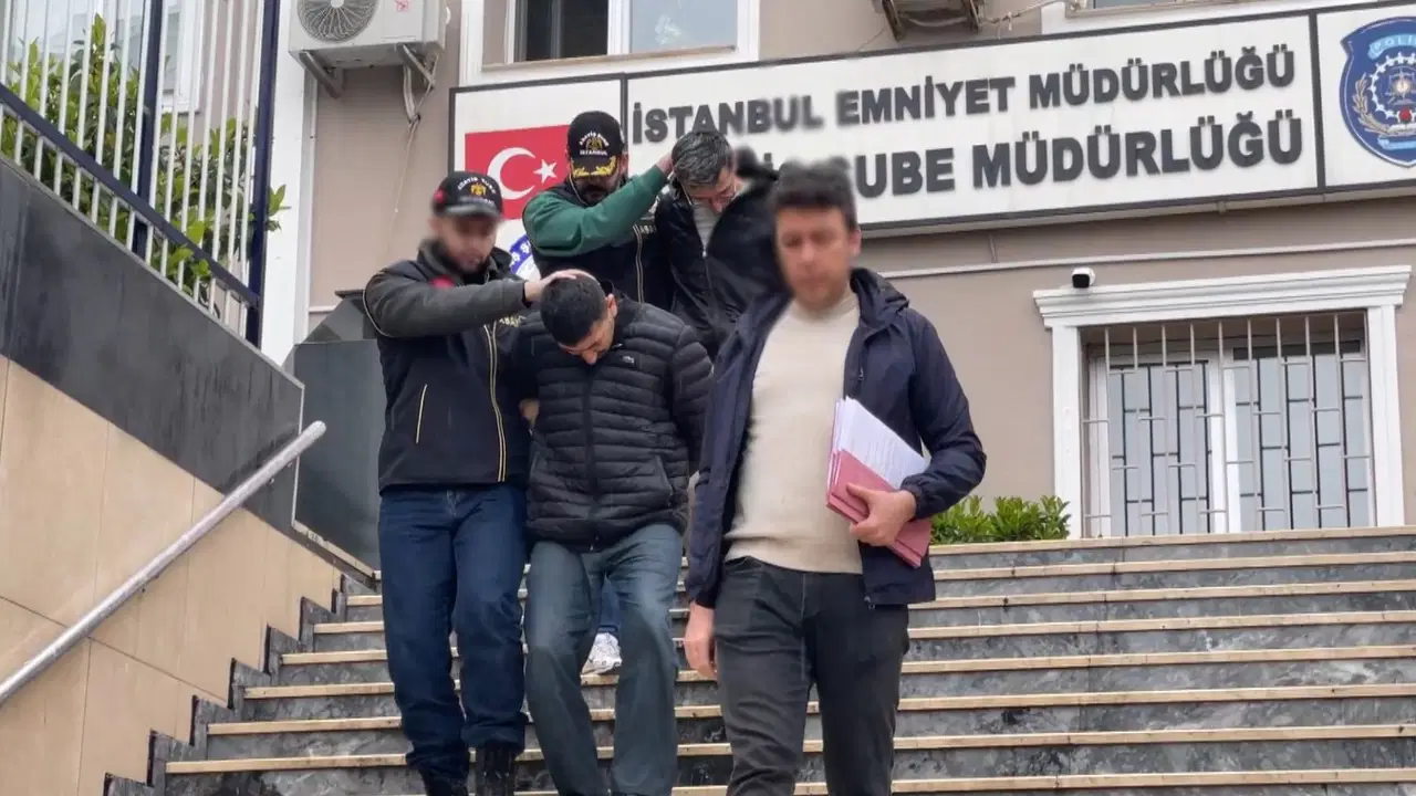 İstanbul’da Metro Hırsızlığı: İki Şüpheli Yakalandı