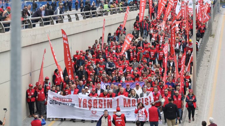 ankarada-1-mayis-mitingi-on-binlerce-emekci-tandogan-meydaninda-bulustu-XGYl1Vpx
