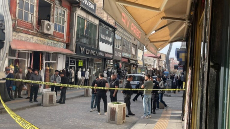 sokak-ortasinda-silahli-saldiri-1-yarali-uXTsCv9T