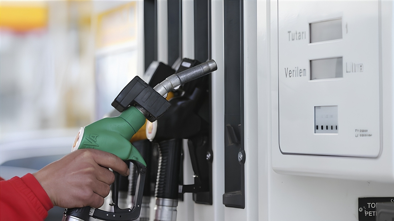 Akaryakıtta bekleyiş sürüyor: Petroldeki düşüş ceplere ne zaman yansıyacak?