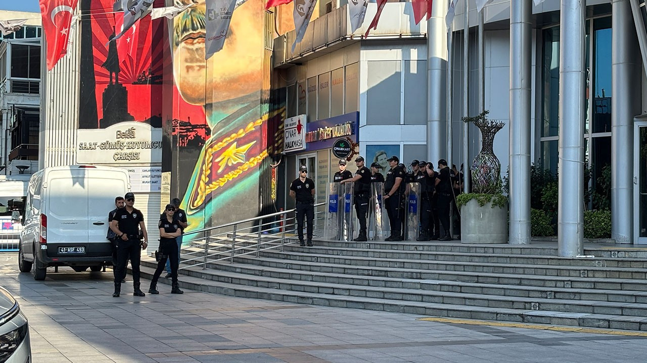 Izmit belediyesine operasyon belediye baskani fatma kaplan hurriyet gozaltina alindi 1TflQdh7