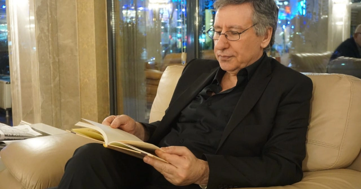 Mustafa aydoganla dile dair kitapcilardaki yerini aldi NNpSSECy